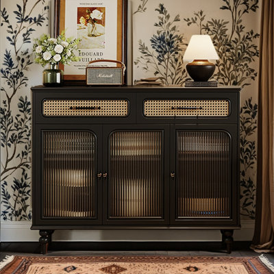 Buffet rétro en bois avec rangement élégant
