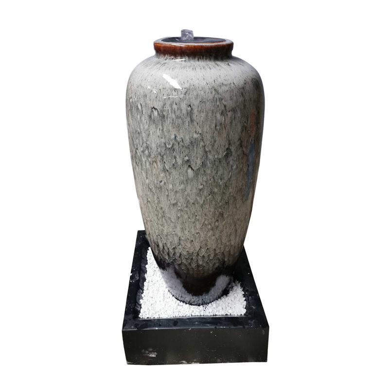 Fontaine en porcelaine, Gris