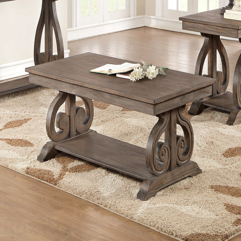 Table basse classique et traditionnelle avec tablette à fond en chêne foncé