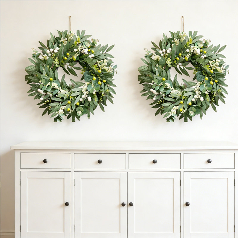 2Pack couronnes d'eucalyptus pour la porte d'entrée grandes couronnes artificielles pour Windows Home Wall Farmhouse porche avant décor baies blanches couronne de verdure pour le printemps et l'été 2Pcs