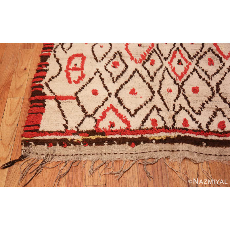 Rare tapis marocain rétro blanc et rouge