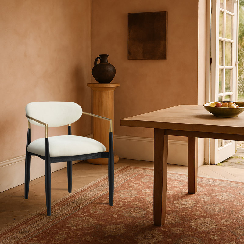 Chaise de salle à manger rembourrée en tissu Riccio Performance, Crème, Noir teint / laiton brossé