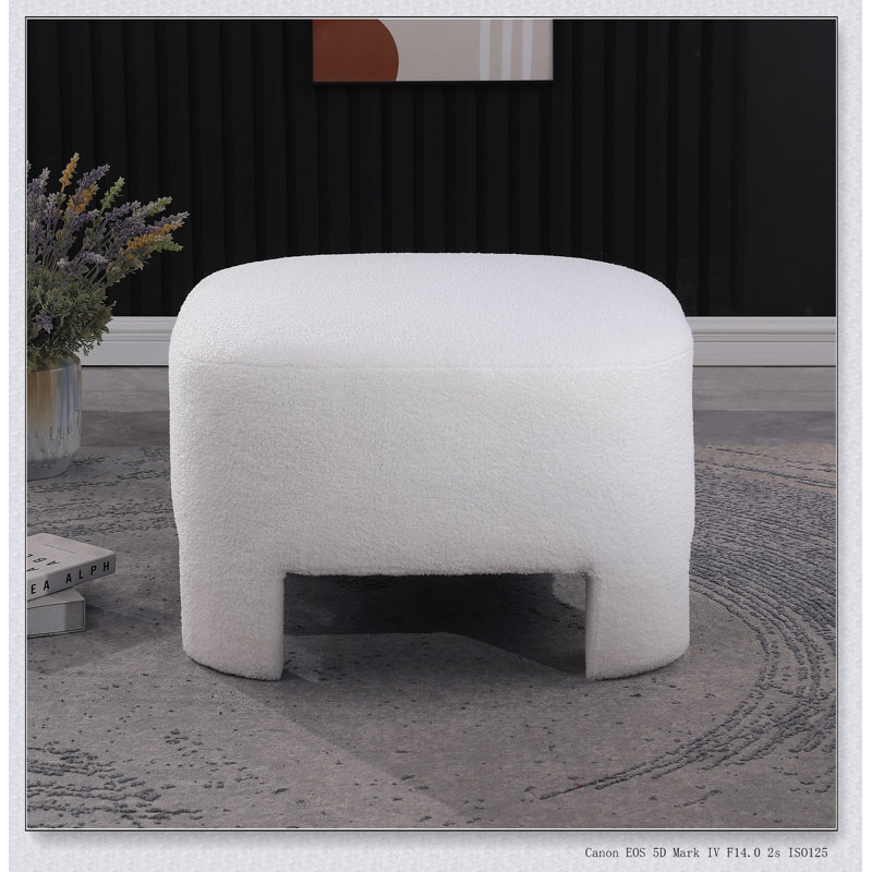 Repose-pieds luxueux en tissu Sherpa blanc, parfait pour le confort et le style dans n'importe quel salon ou chambre à coucher
