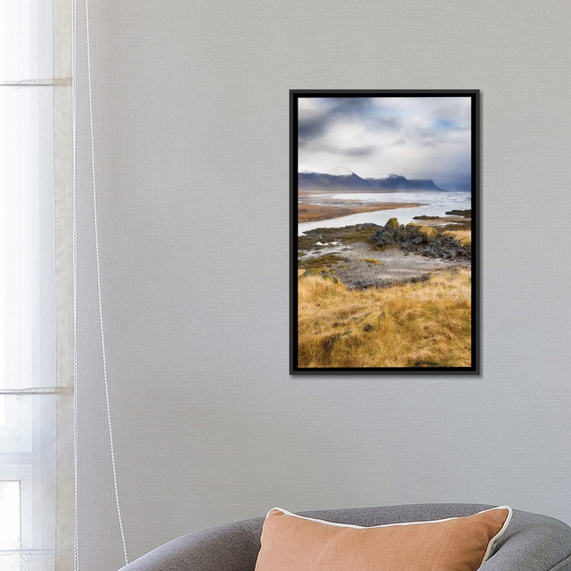« islande budir ii », reproduction de photo sur toile, H 26 po x l 18 po x P 1,5 po, Pas de tapis, Toile avec cadre noir