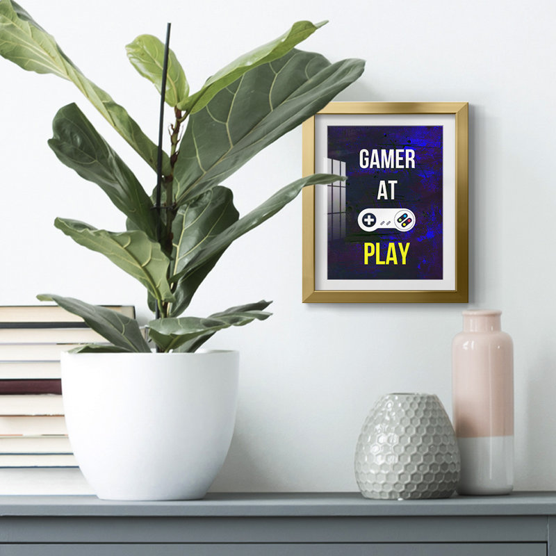 «Gamer at Play VI», impression encadrée, H 28,5 po x l 20,5 po, Doré
