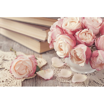 Roses roses et vieux livres - Photographie sur toile tendue