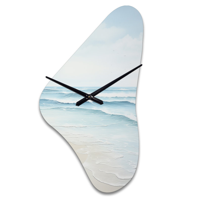 «Beach Photo Tranquil Waters I» - Horloge murale de forme unique en métal, horloge murale asymétrique bleue, Moyenne