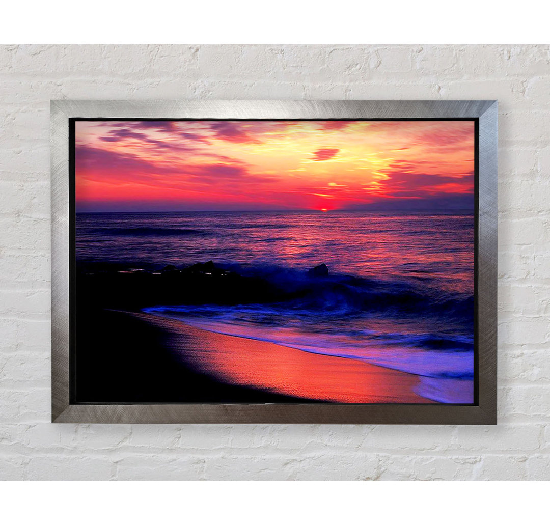 Gerahmtes Wandbild Stunning Red Distant Sun Ocean