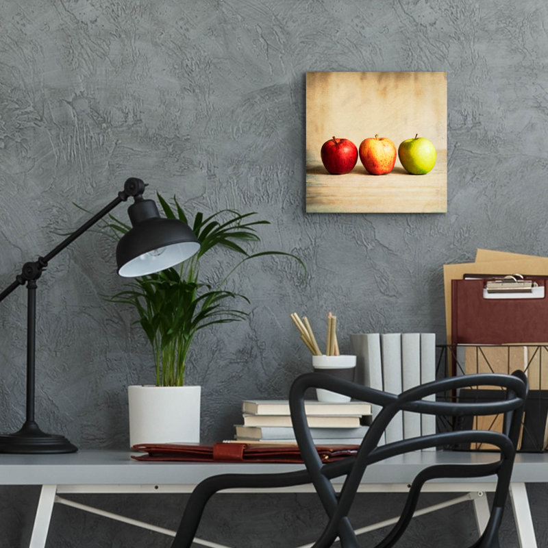 «Row Of Antique Fruit» par Tom Quartermaine, H 12 po x l 12 po x P 0,13 po