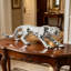 Figurines et sculptures en jaguar modernes uniques avec un extérieur en losange en miroir