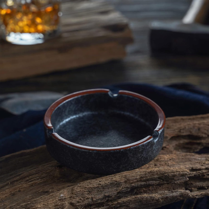 Cendrier en céramique noir fait à la main avec rainures en forme de U - Décoration pour maison et bar résistante aux hautes températures