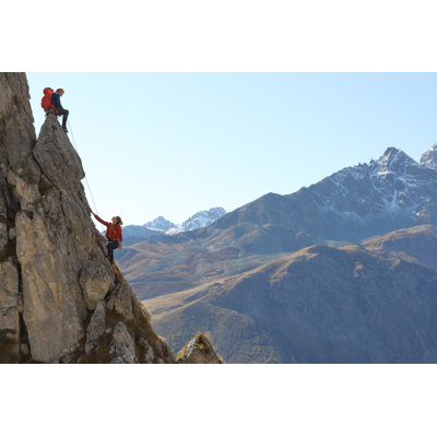 Mountaineers Ascend To Mountain Summit par AscentxMédias