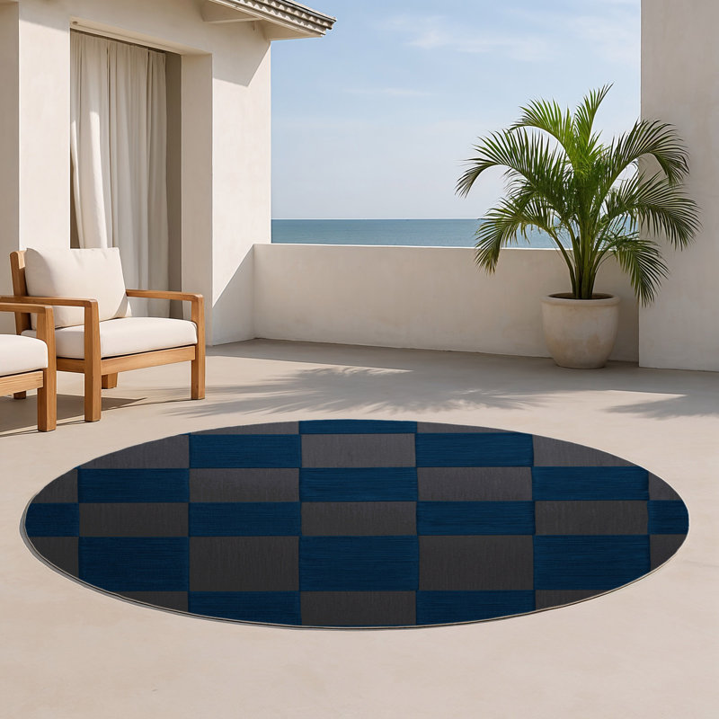 Checkered Green Indoor and Outdoor Area Rug, Round 5'