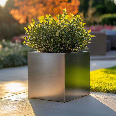 Babrow Metal Planter Box
