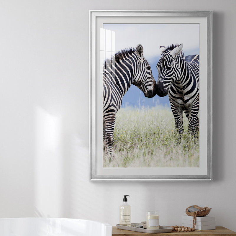 1_African Affection, reproduction encadrée de qualité supérieure - prête à être accrochée, L 30,5 po x H 42,5 po, Argent