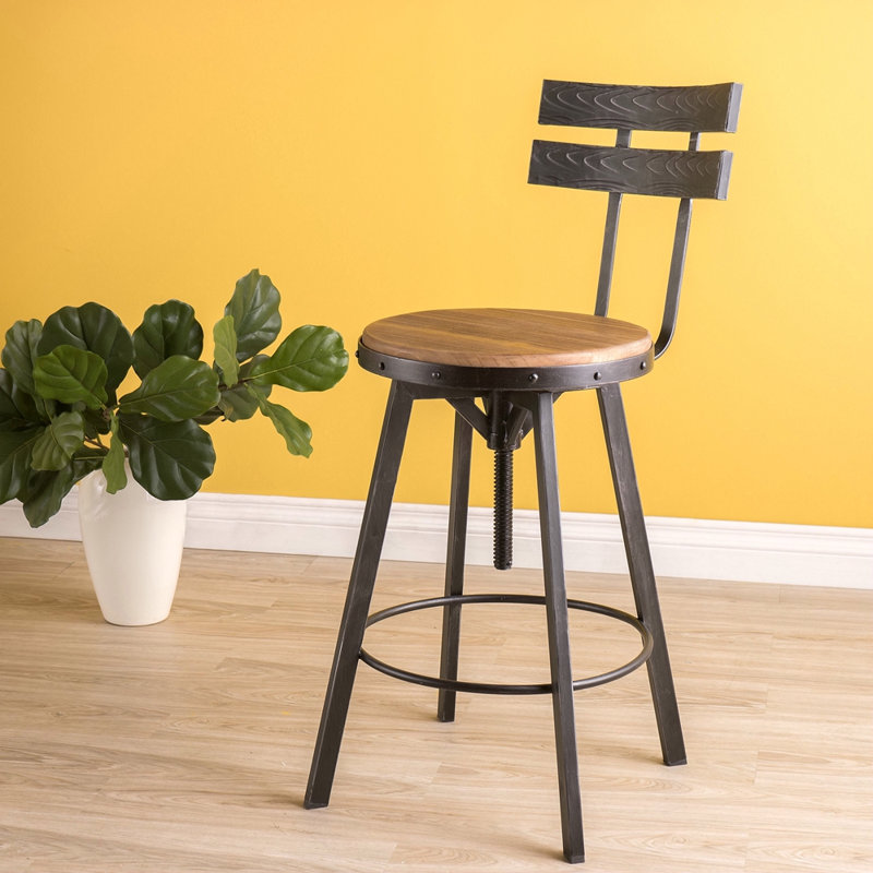 Chaise en métal avec siège en bois