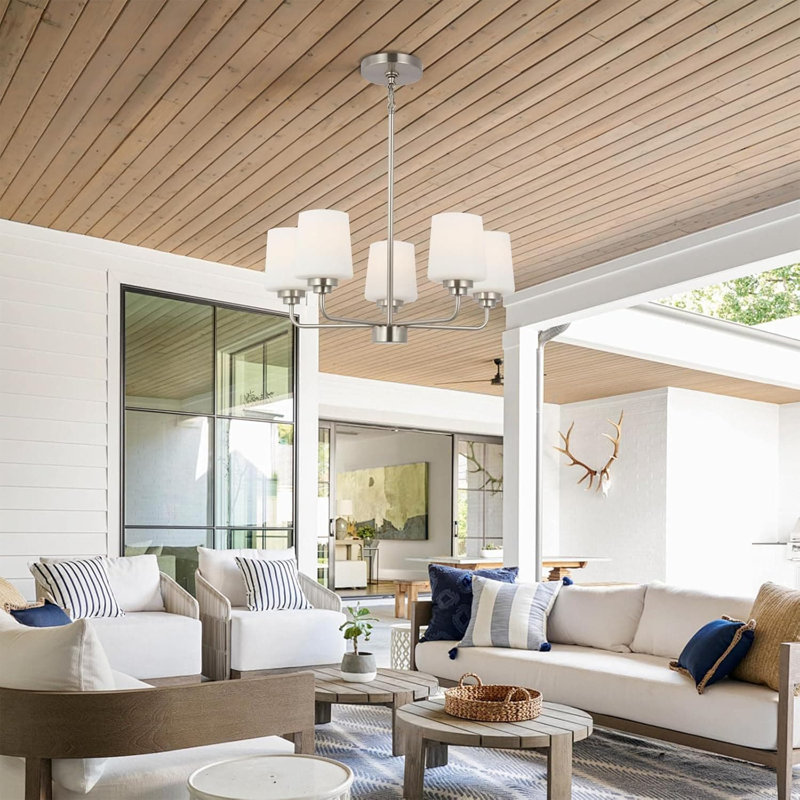 Lustre moderne à 5 lumières avec abat-jour blanc, structure en métal argenté poli pour la salle à manger, îlot de cuisine, salon, luminaire de vestibule, base E26 (ampoules non incluses)
