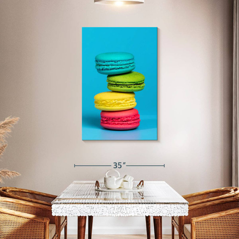 Macarons français empilés, H 45 po x l 30 po