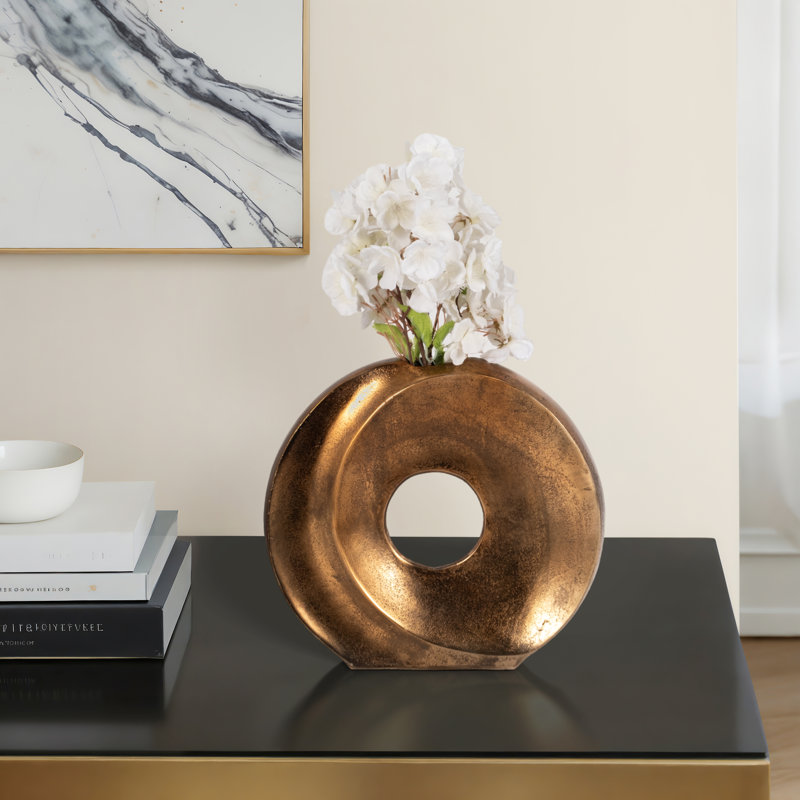 Ivy Bronx bronze Belvine, vase en métal, H 11 po x l 12 po x P 3 po