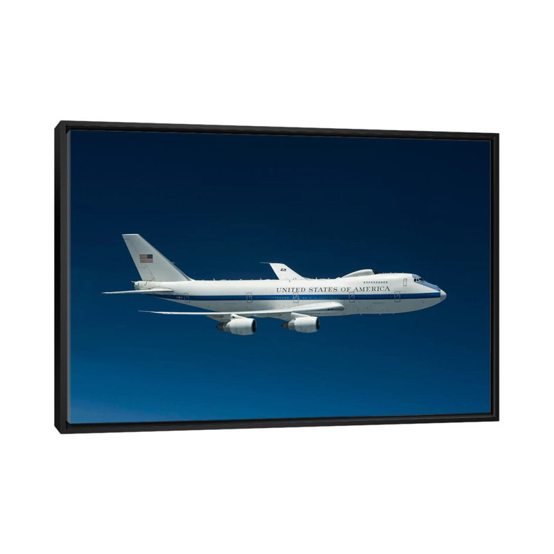 «An E-4B National Airborne Operation Center», reproduction de photo sur toile, H 18 po x l 26 po x P 1,5 po, Pas de tapis