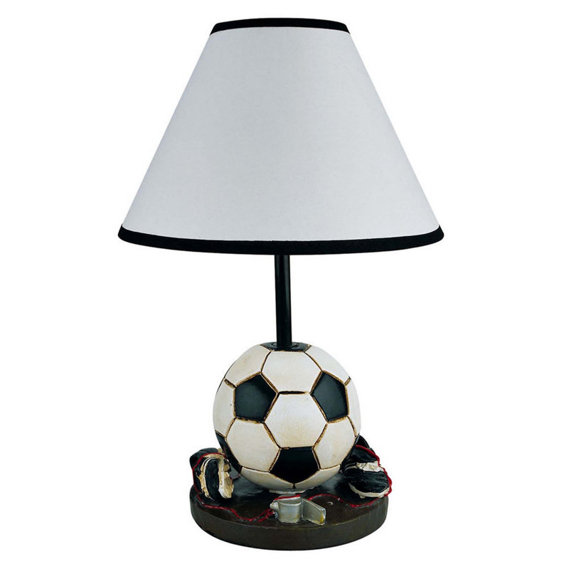 Lampe de table haute 15 po en polyrésine, forme soccer, abat-jour conique en lin