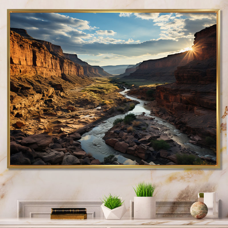 Canyon Canyon III sur toile, Cadre flottant doré, H 30 po x l 40 po x P 1,5 po