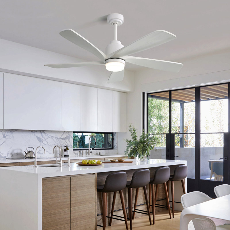 Ventilateur de plafond moderne de 52 pouces avec lumière DEL à intensité variable et 5 pales en bois massif avec moteur à courant continu réversible et télécommande