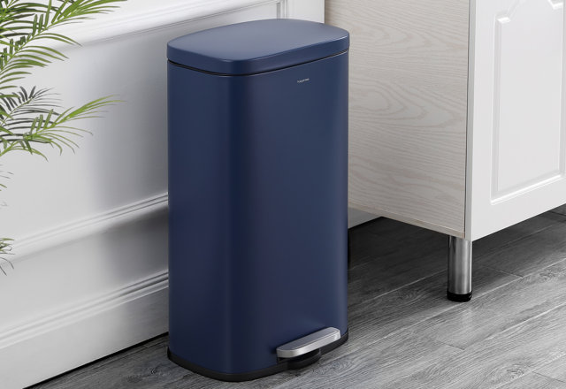 Trash Cans & Recycling Bins On Sale