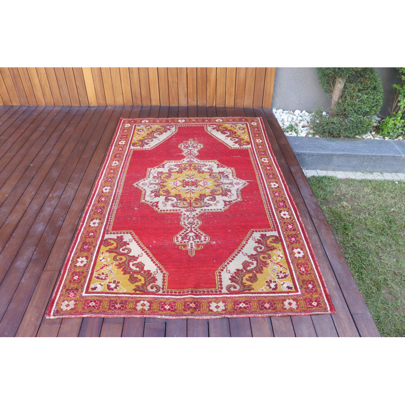 Tapis turc rétro de style bohémien rouge pour une décoration extérieure éclectique