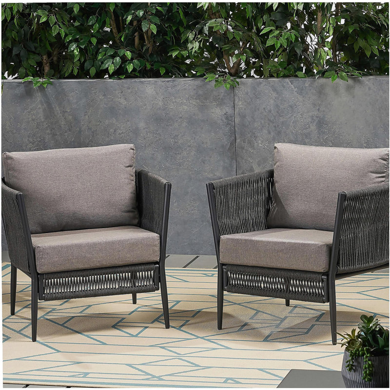 Accessoires de salon élégants, fauteuils exquis