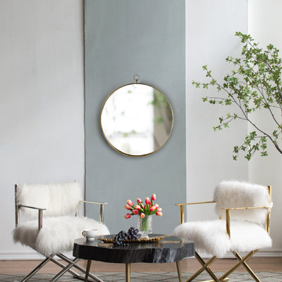 Miroir doré 24 po x 28 po avec cadre en fer. Ajoutez un élément glamour à votre salon, votre chambre à coucher, votre meuble-lavabo, votre entrée et votre couloir. Élégant