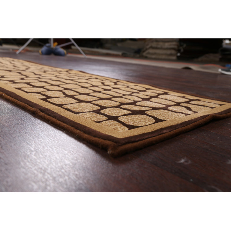 Tapis de couloir à motif géométrique brun