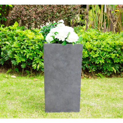 Pot de fleurs en béton