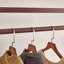 Portemanteau autoportant en bois massif avec roulettes et panier de rangement 19,68 po x 15,75 po x 70,87 po
