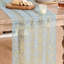 Chemin de table bleu clair en gaze dorée, 3 m (120 pouces), avec paillettes métalliques transparentes, idéal pour les repas, les mariages, les anniversaires, les fêtes et les réceptions à la maison. Parfait pour les soupers, mariages, anniversaires et fêtes à la maison.