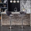 Élégant tabouret de bar rembourré en velours avec pivot et hauteur réglable, parfait pour n'importe quel bar ou comptoir de cuisine
