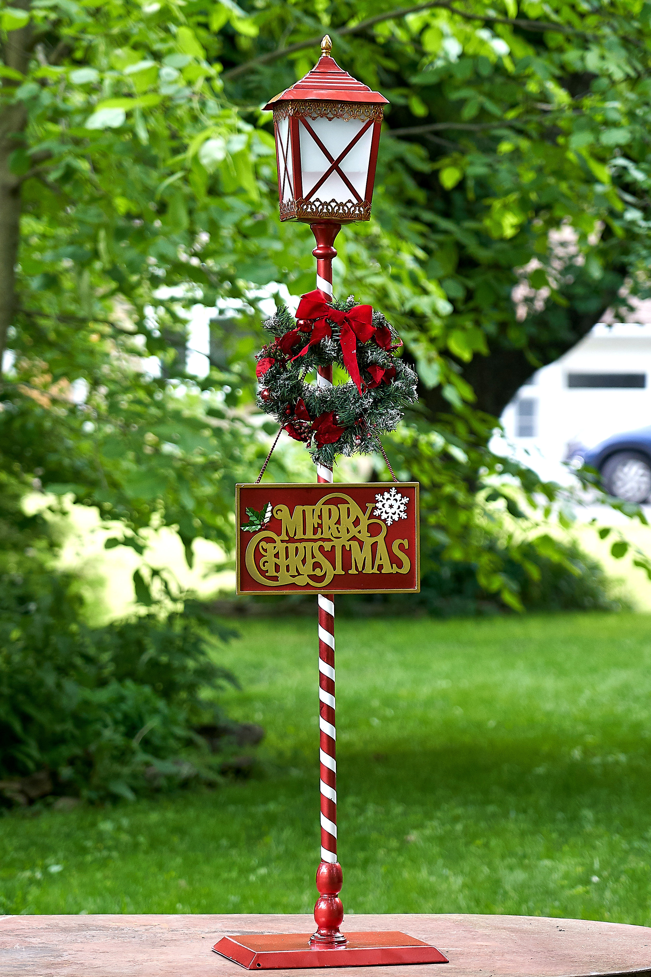 The Holiday Aisle® Iron Lantern Lighted Display - Wayfair Canada