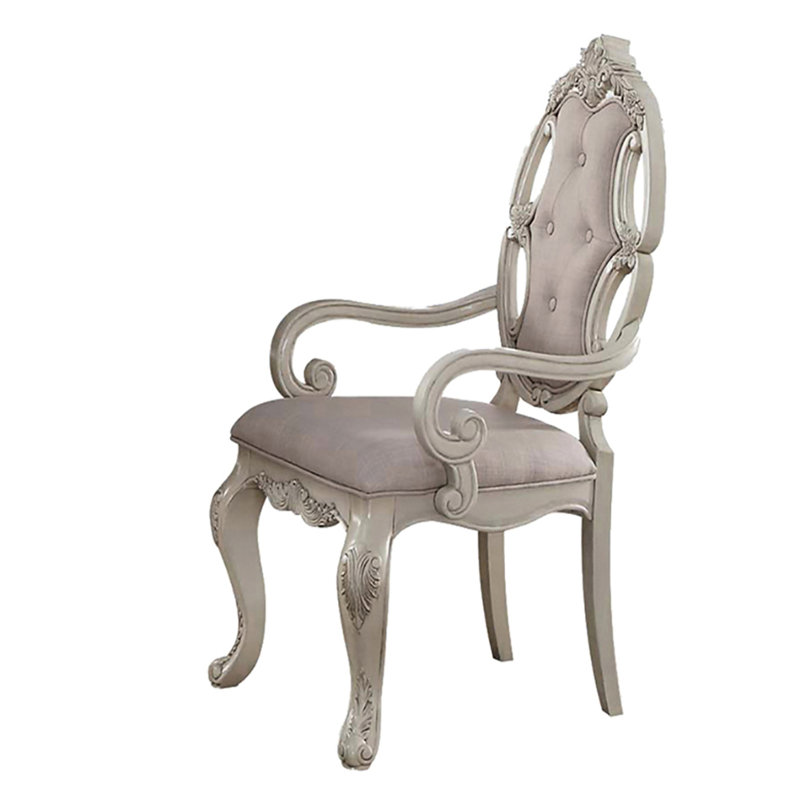 2 chaises avec accoudoirs beiges pour salle à manger traditionnelle - style bouton 2 au design élégant