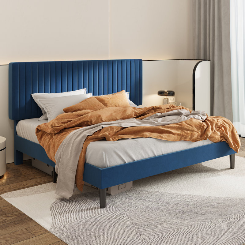 Lit plateforme tapissier en velours avec tête de lit capitonnée verticale ajustable, Bleu, Très grand