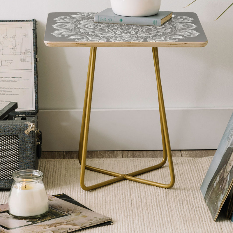 Table de bout à pieds croisés