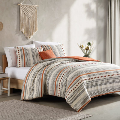 Modern Threads - Layne Collection 4-Piece Comforter Set - Reversible Elegant Bed Set - Includes Comforter, Shams, & Decorative Pillows - Luxurious Bedding