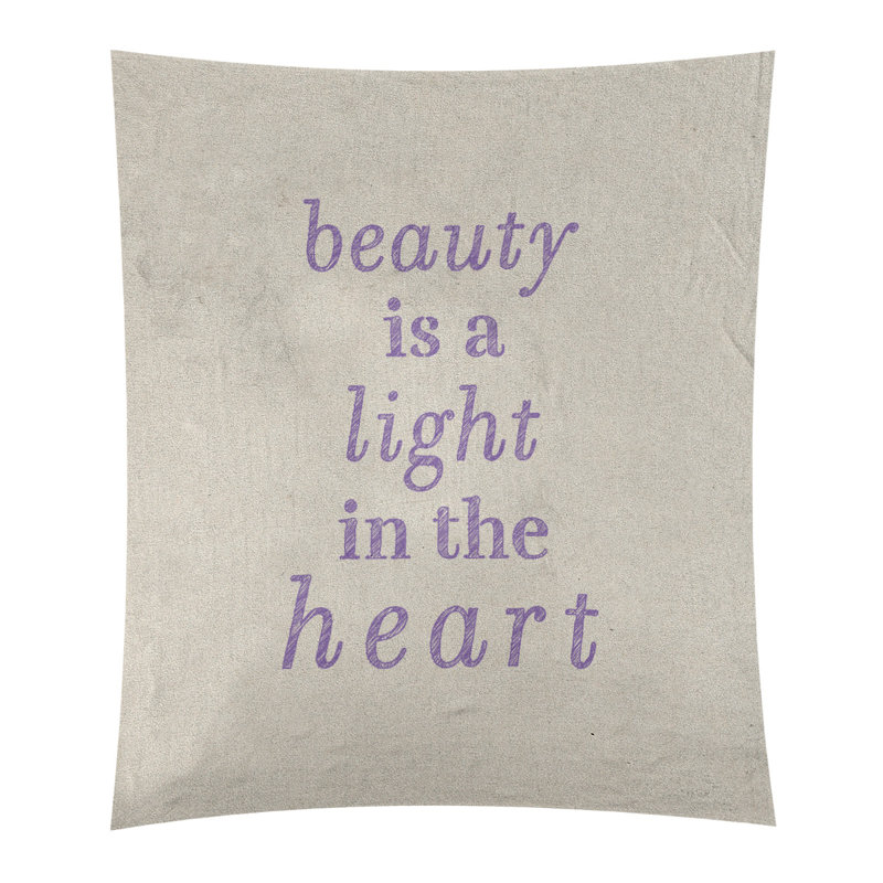 Tapisserie en polyester en citation de beauté, H 104 po x l 88 po, Blanc / mauve