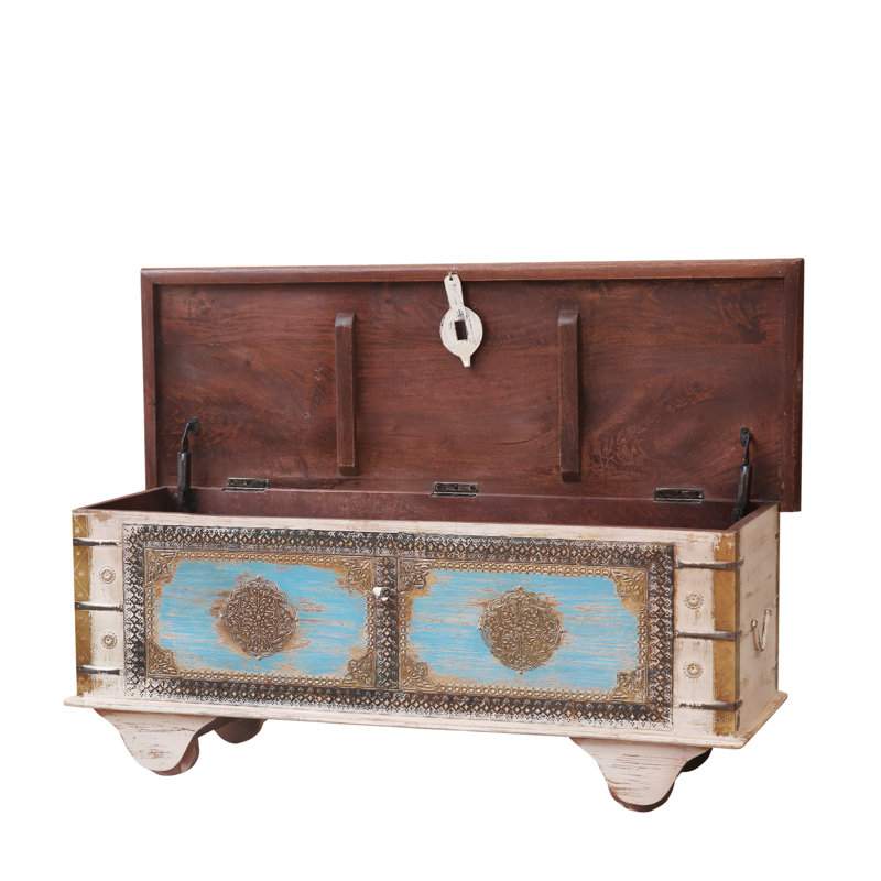 Aleesha Blanket Chest