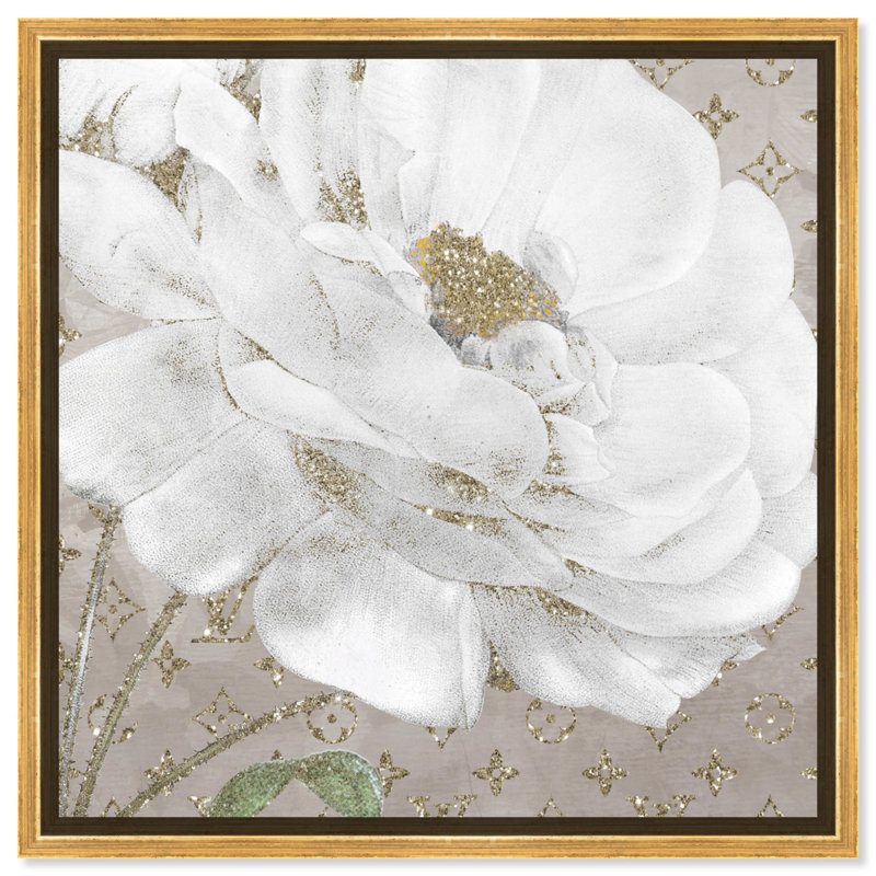 «Ivory Flower Shine II», taupe, art blanc élégant par Everly Quinn, Cadre doré, H 25 po x l 25 po