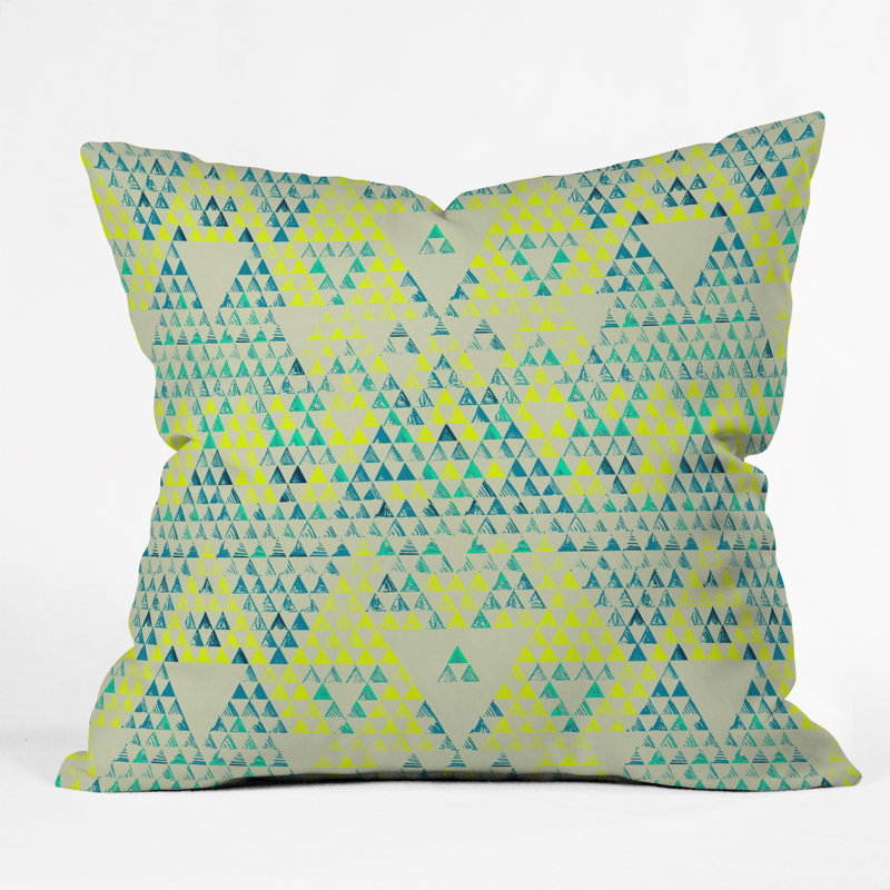 Coussin intérieur/extérieur marine triangle Carlton, 20 po x 20 po