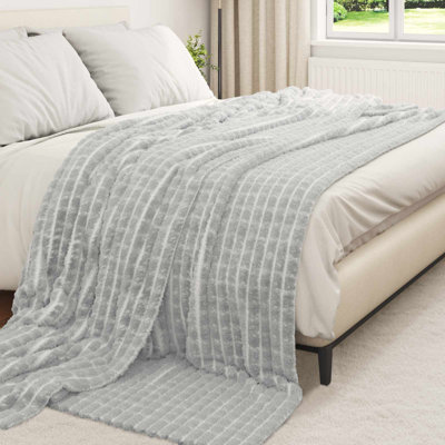 5.2-31 Throw Blanket
