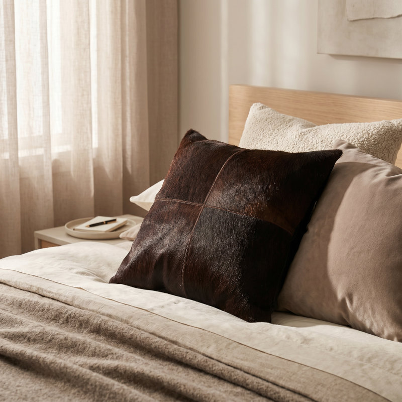 Coussin 18 "en peau de vache, Chocolat