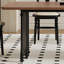 Table de salle à manger moderne et élégante-512199554