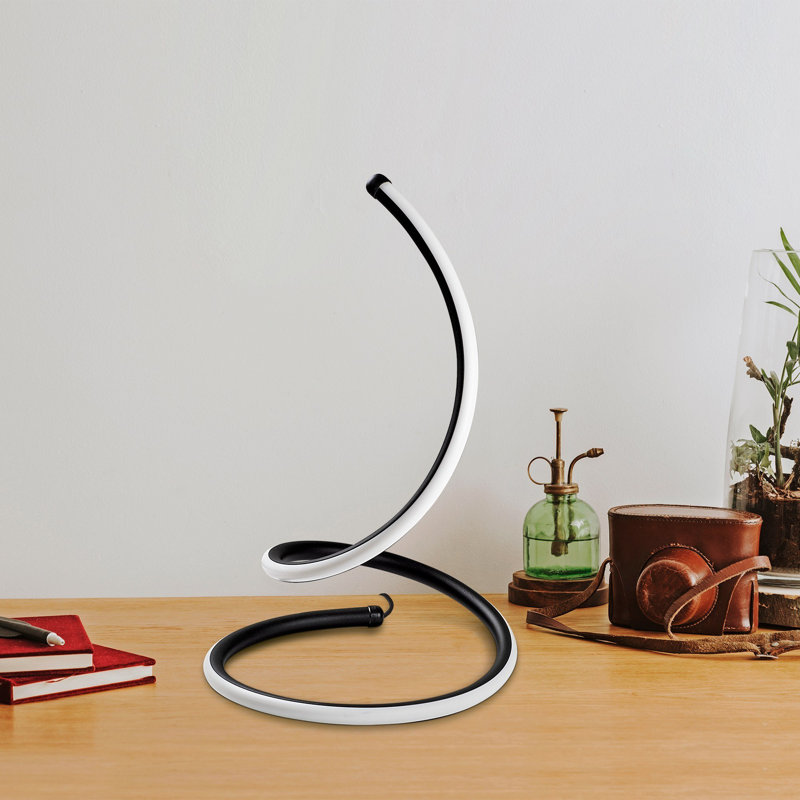 Nivaan Desk Lamp, Black