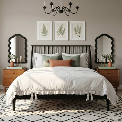 Lit plateforme moderne style Mid-Century avec tête de lit à broche Boho avec tête de lit haute de 46,5 po, cadre de lit en bois de bambou massif avec lattes de bois et support en métal, aucun sommier nécessaire, noir, grand